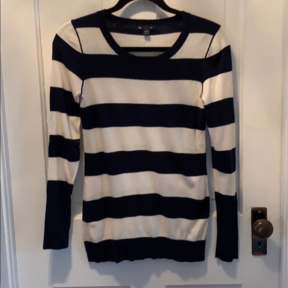 GAP navy and white sweater. Good condition